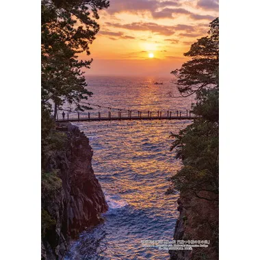 【メーカー取寄】300-444 300Pジグソー 日本の都市88 静岡県伊東市「城ヶ崎 門脇つり橋の日の出」