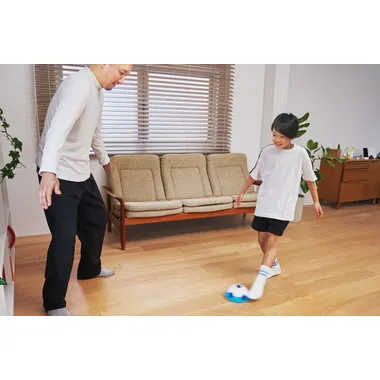 AJP-11 フロアーでサッカー